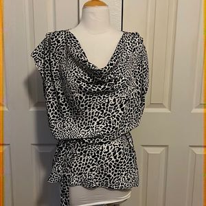 Super cute GIGI Parker top